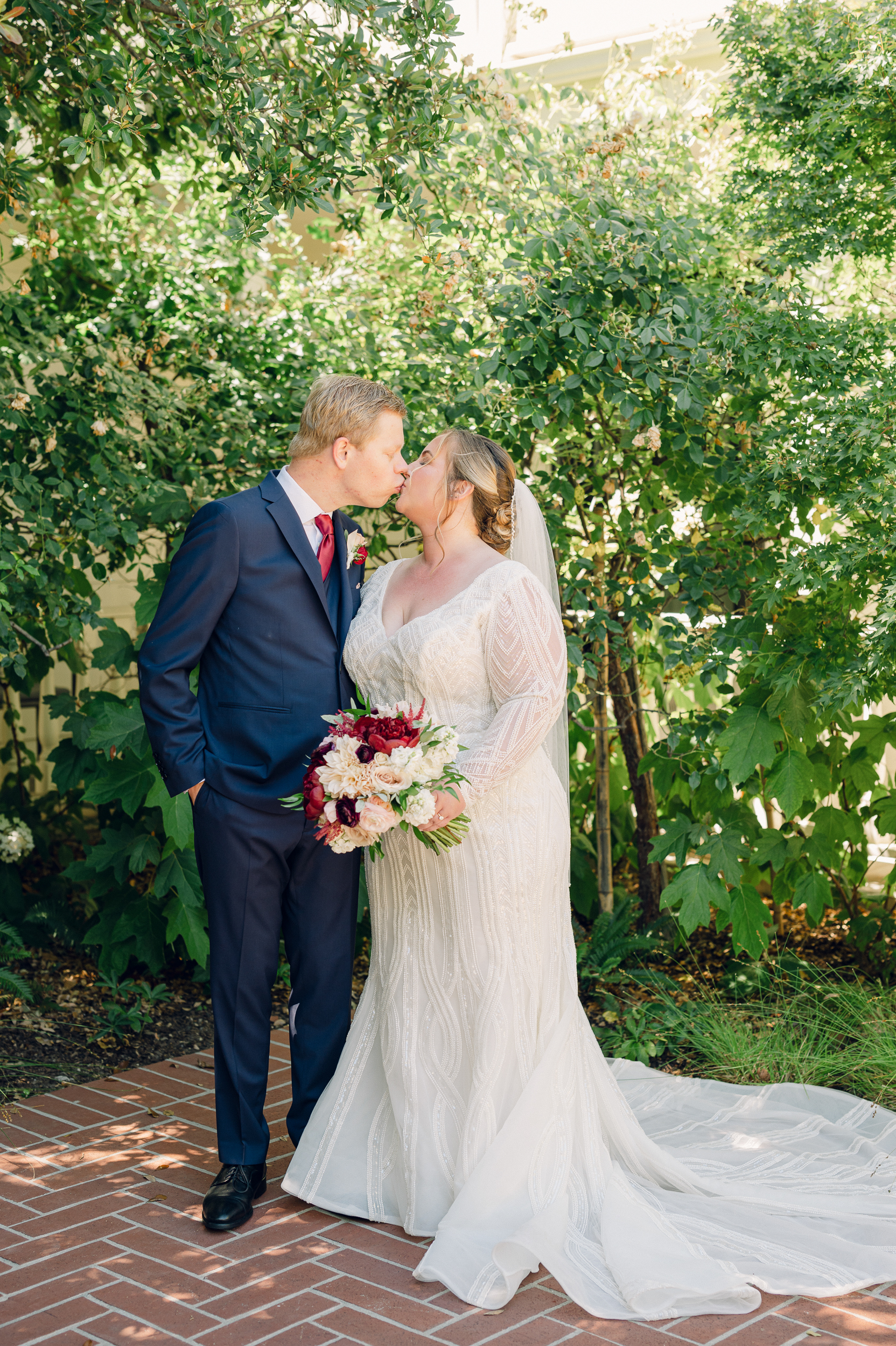 Outdoor Wedding Photos at MacArthur Place